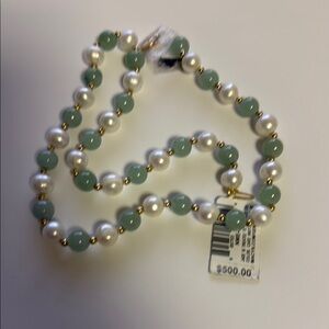 Chic Green and White Beaded Necklace with Alternating Pattern/ damaged